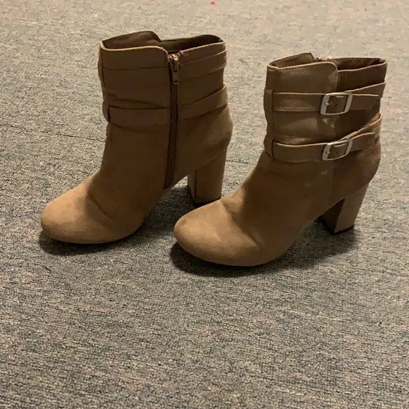 Heeled boots - 50% off - Picture 3 of 9